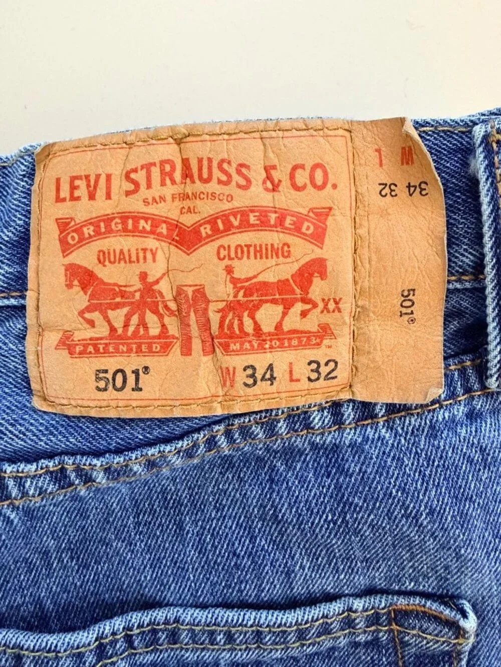 Levis 501 Mens Jeans W34 L32 Button Fly Blue Denim Straight Leg